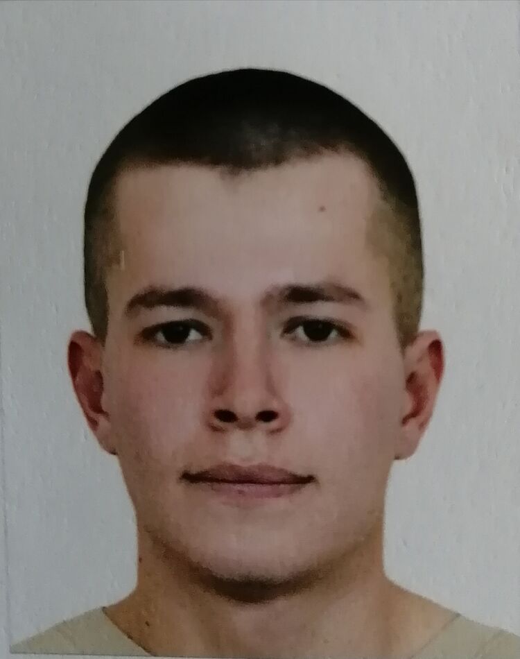  25747946  Denis, 24 ,    