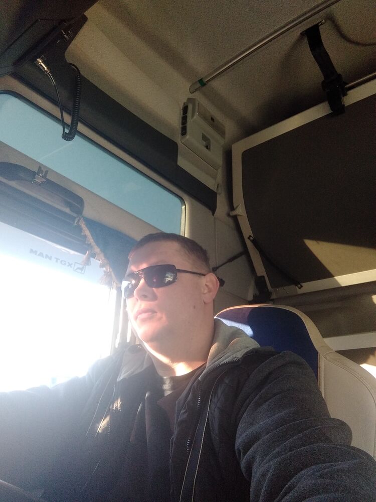 28179316  Evgenii, 36 ,    