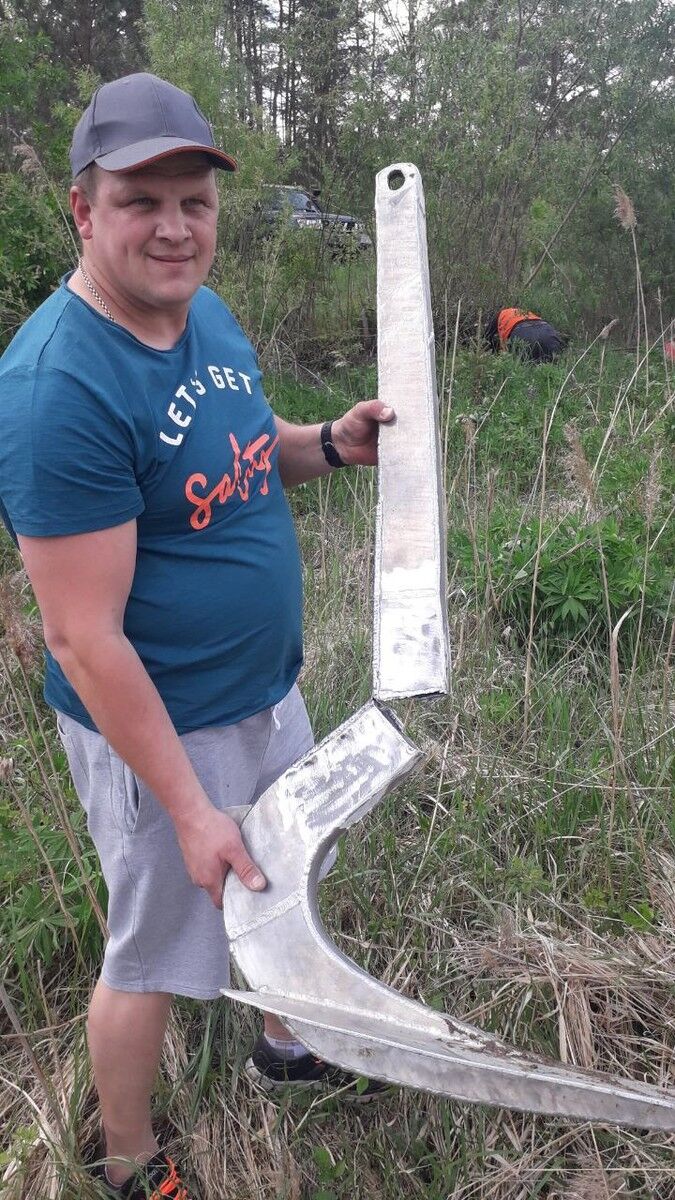  16665676  Vitalii, 42 ,    