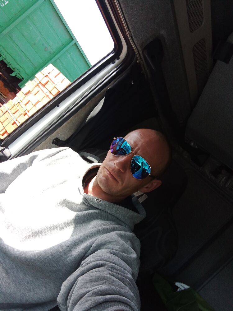  46783576  Alexander, 35 ,    