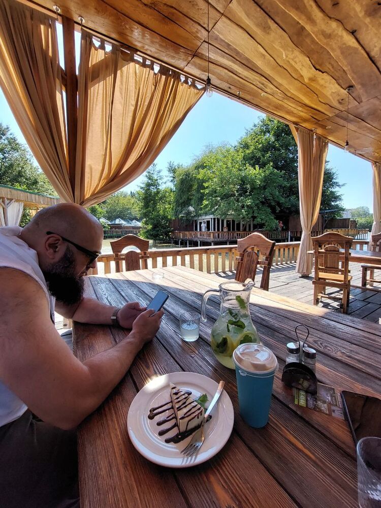  29589586  Zahar, 46 ,    