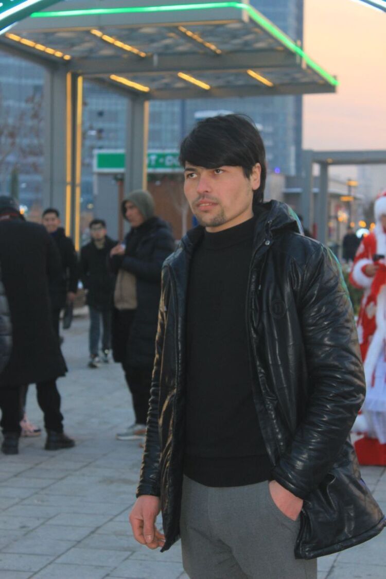  41810796  Islombek, 26 ,    