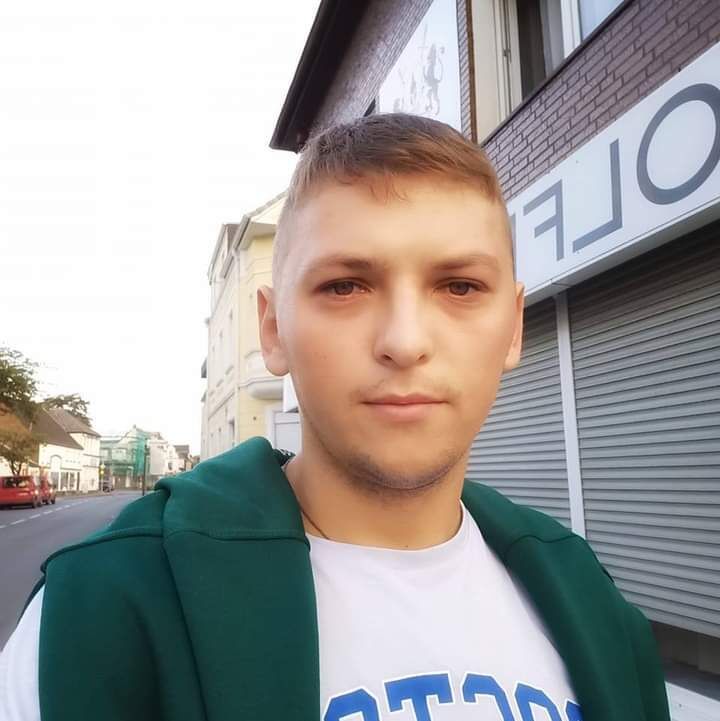  35544236  Alexandru, 31 ,    