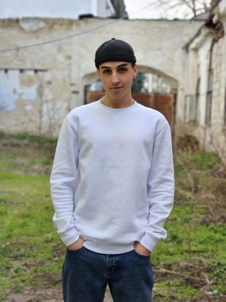  42228936  Alex, 20 ,    