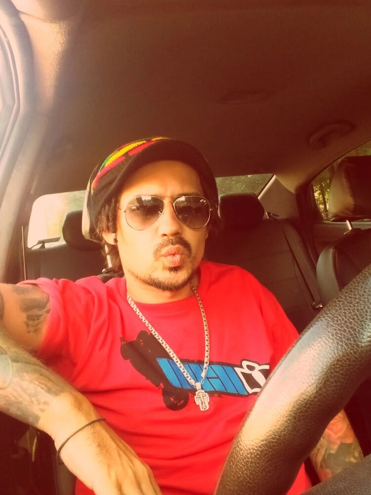  29890156  Georg, 37 ,    