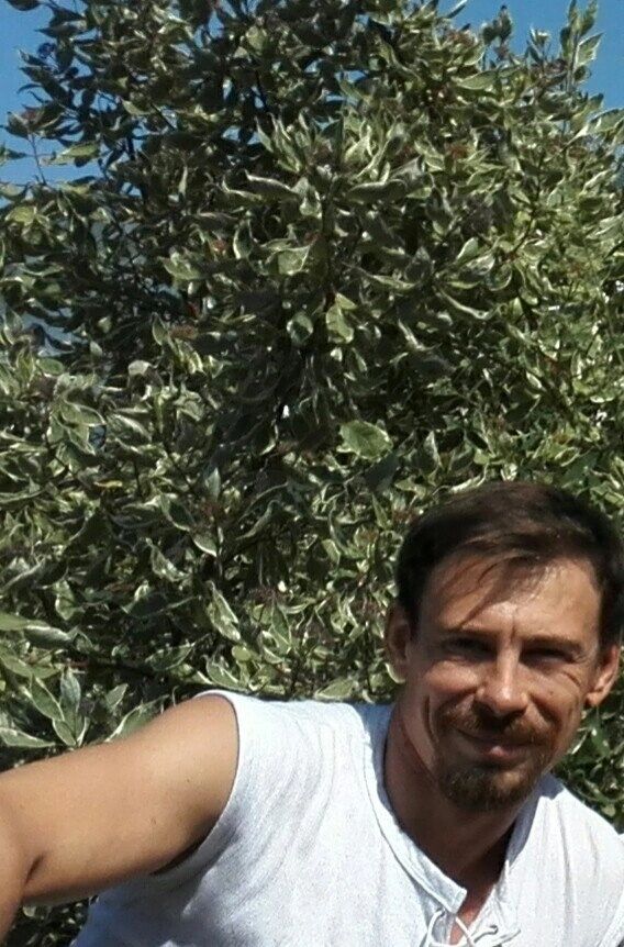  ,   Nik, 48 ,   ,   