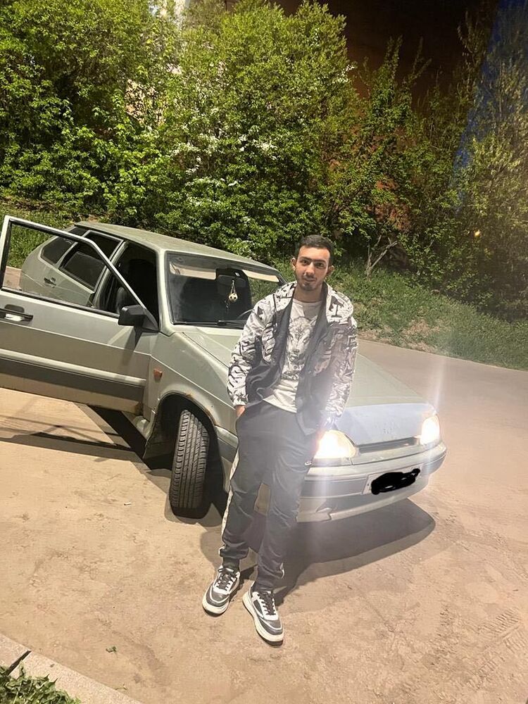  34227406  Emil, 25 ,    