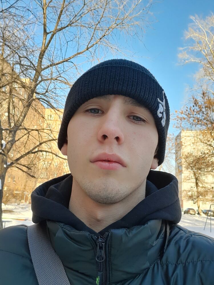  31987236  Maksim, 21 ,    