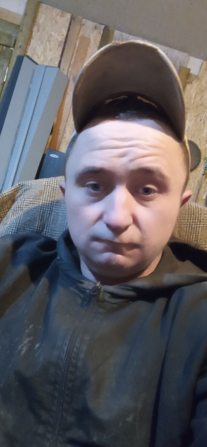  40576786  Goust, 34 ,    -