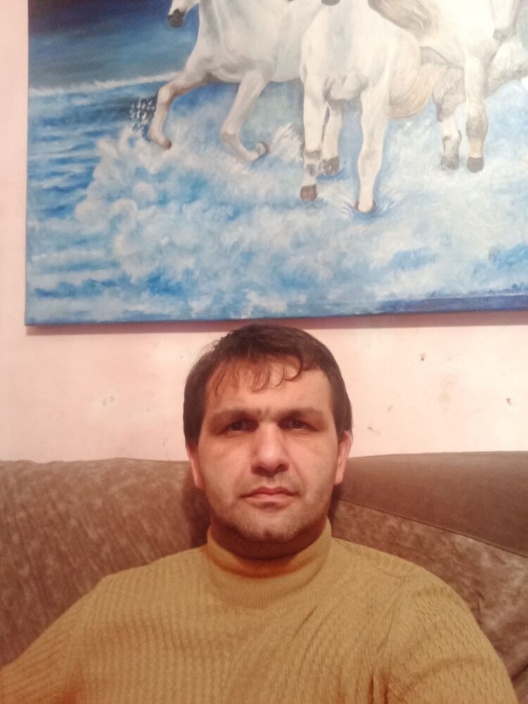  33811496  Armen, 43 ,    