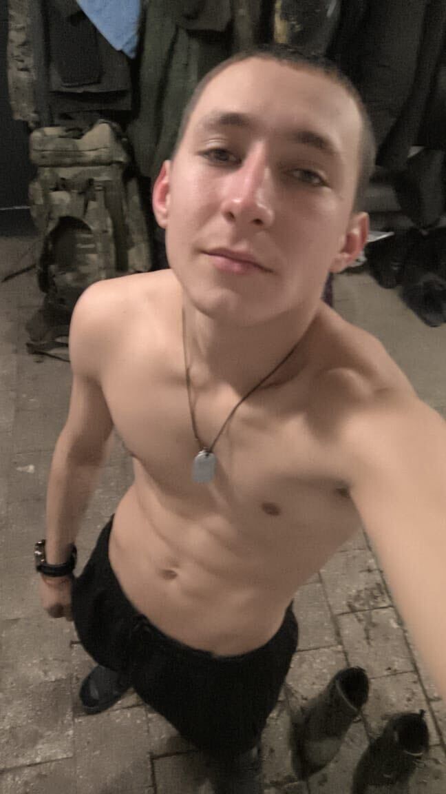  52818896  Anton, 22 ,    