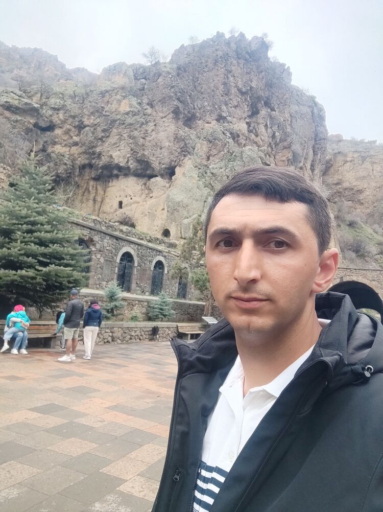  43968176  Karen, 34 ,    