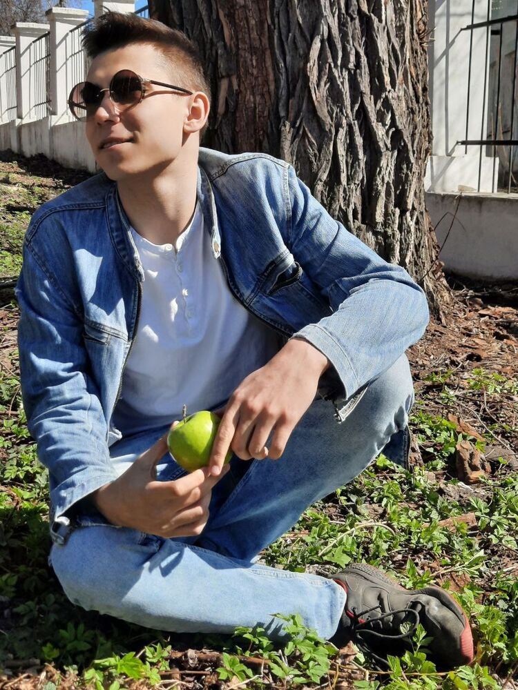  27341846  Kael, 26 ,    