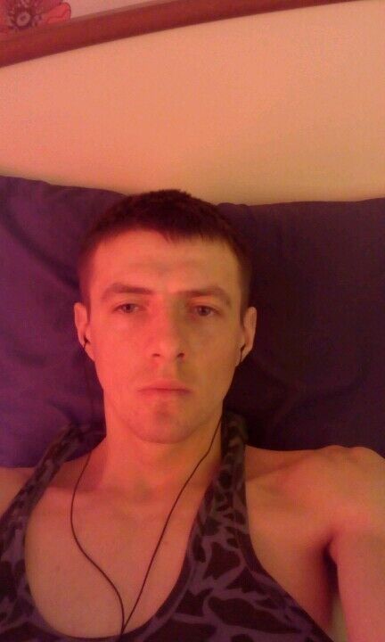  10651076  Viktor, 32 ,    