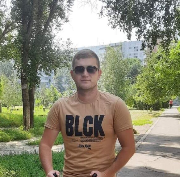  ,   Viktor, 36 ,   , 