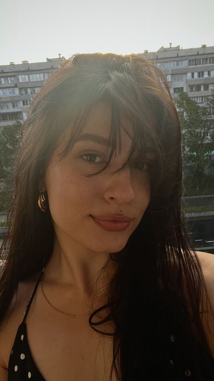  ,   Valeria, 21 ,   ,   