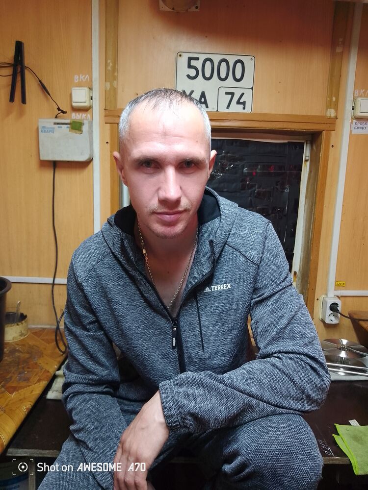  48976856  , 37 ,    Frankfurt Am Main