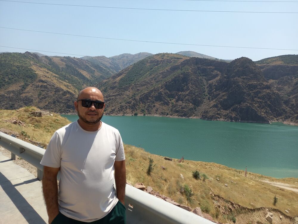  37696436  Kamoliddin, 41 ,    