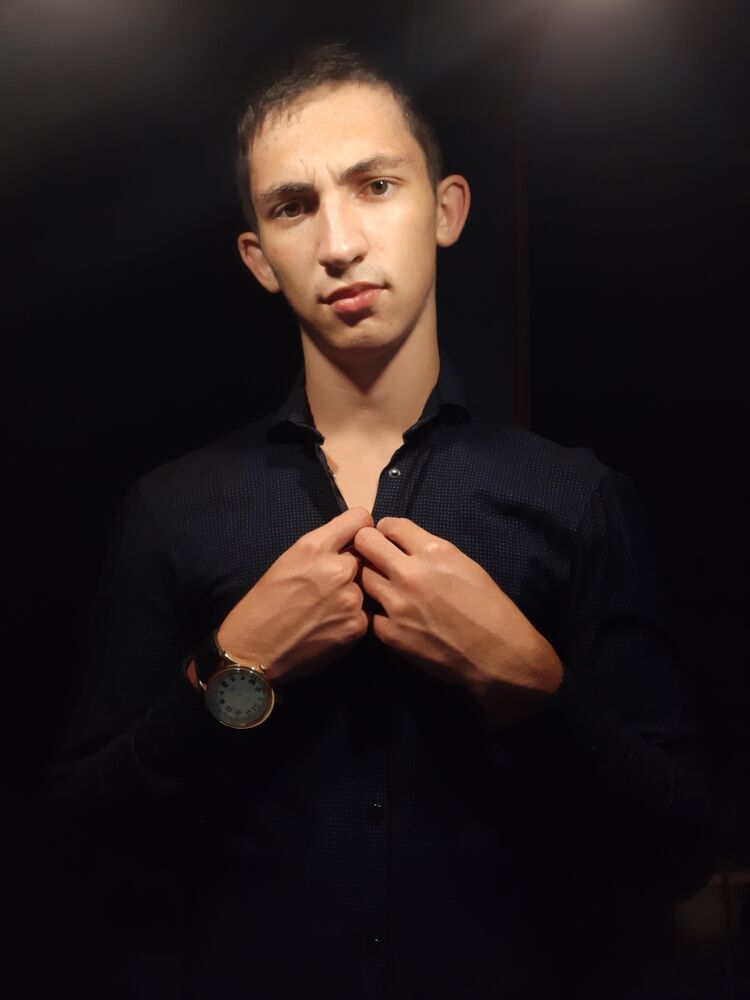  ,   Maxim, 23 ,   ,   , c 
