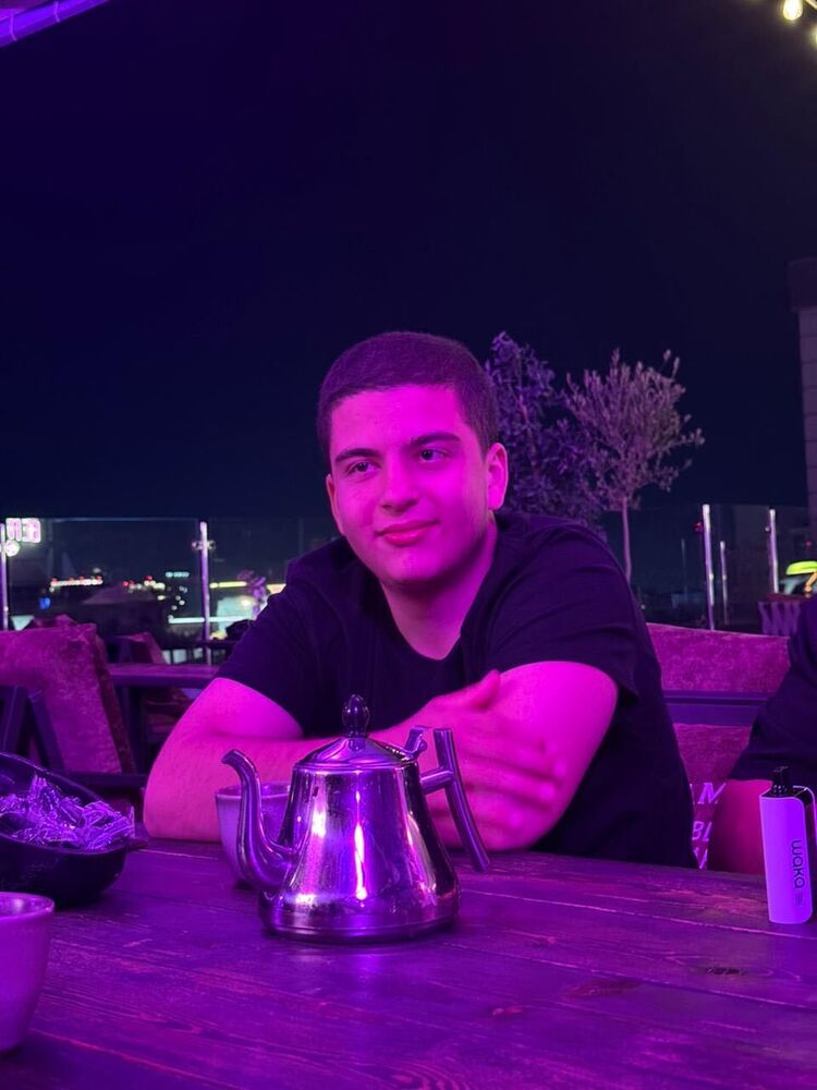  54569256  Rasul, 18 ,    