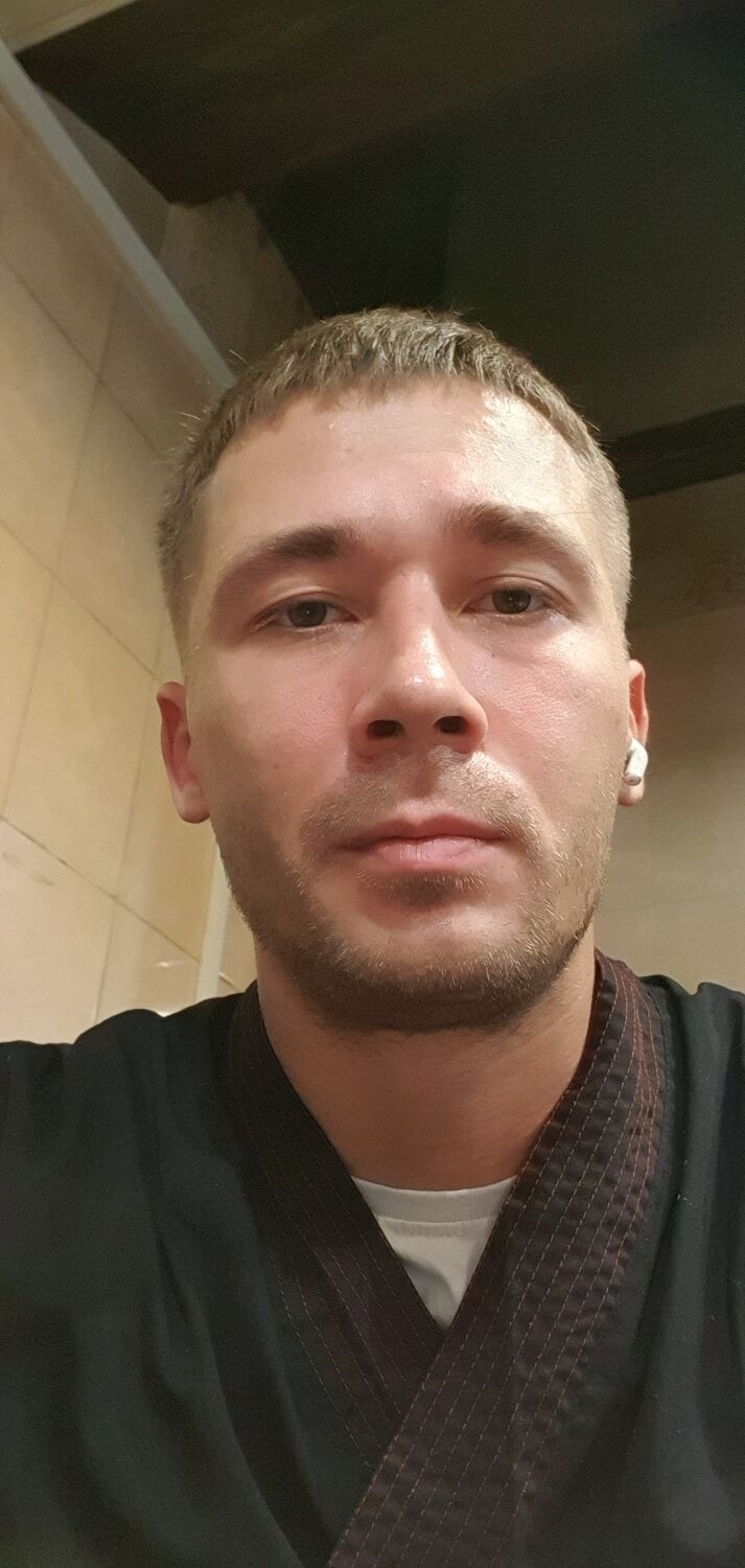  37956186  Mihail, 38 ,    