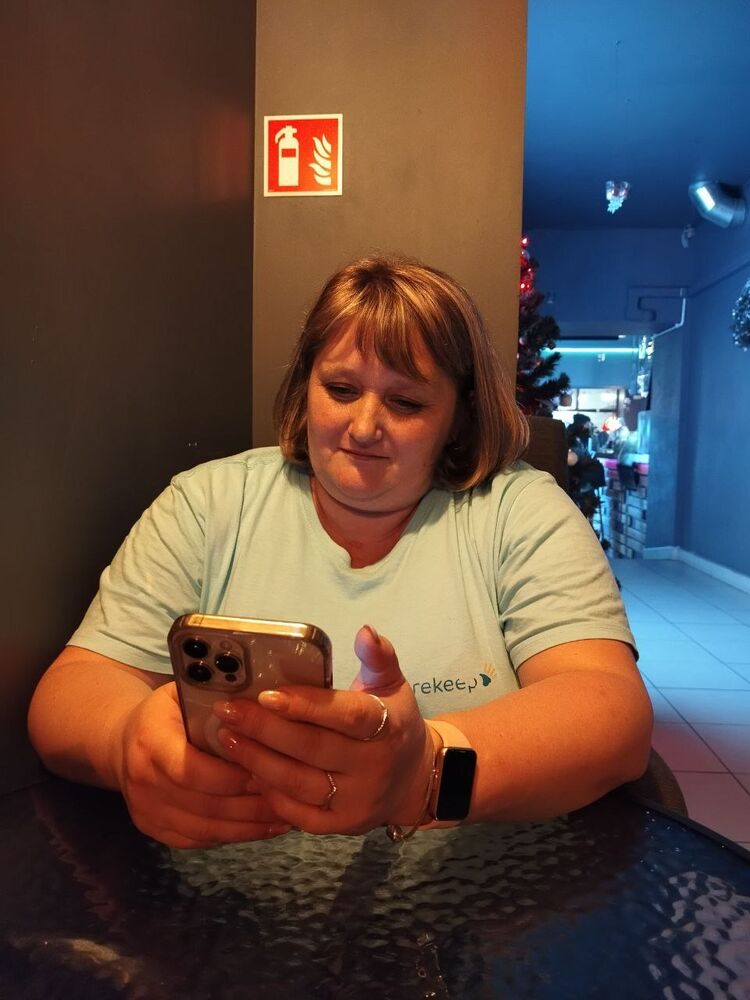  48778916  Svitlana, 44 ,    