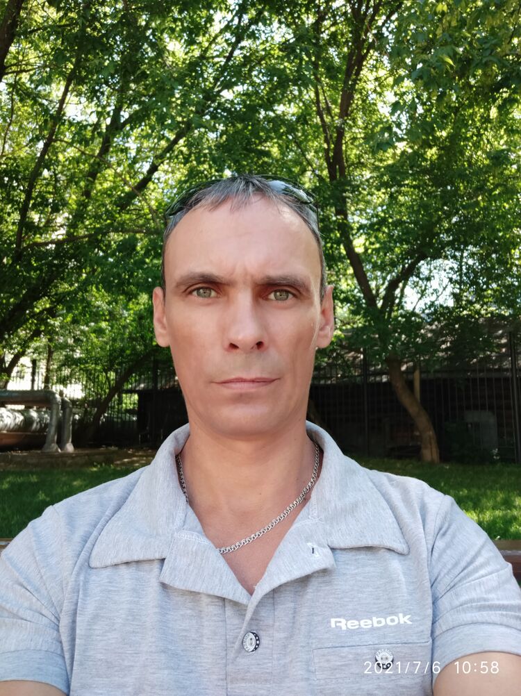  28264096  Konstantin, 42 ,    