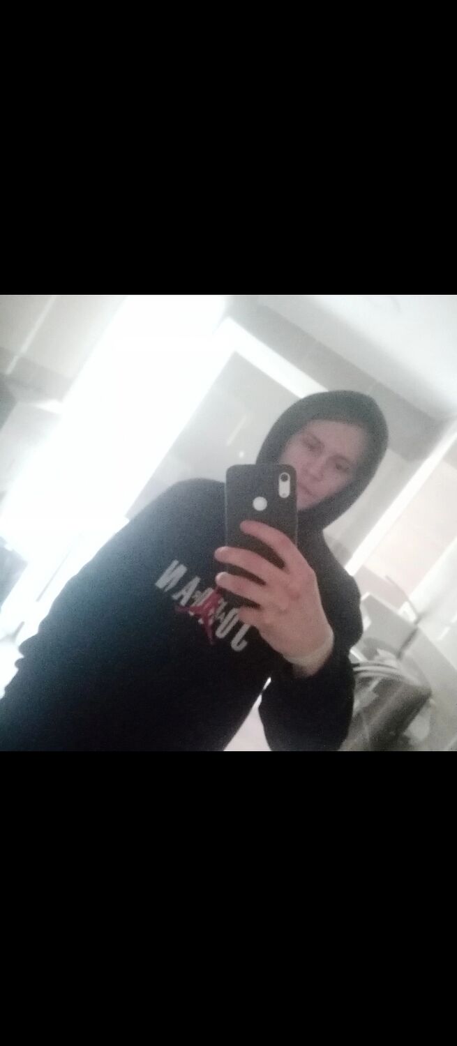  53319776  Maks, 24 ,    