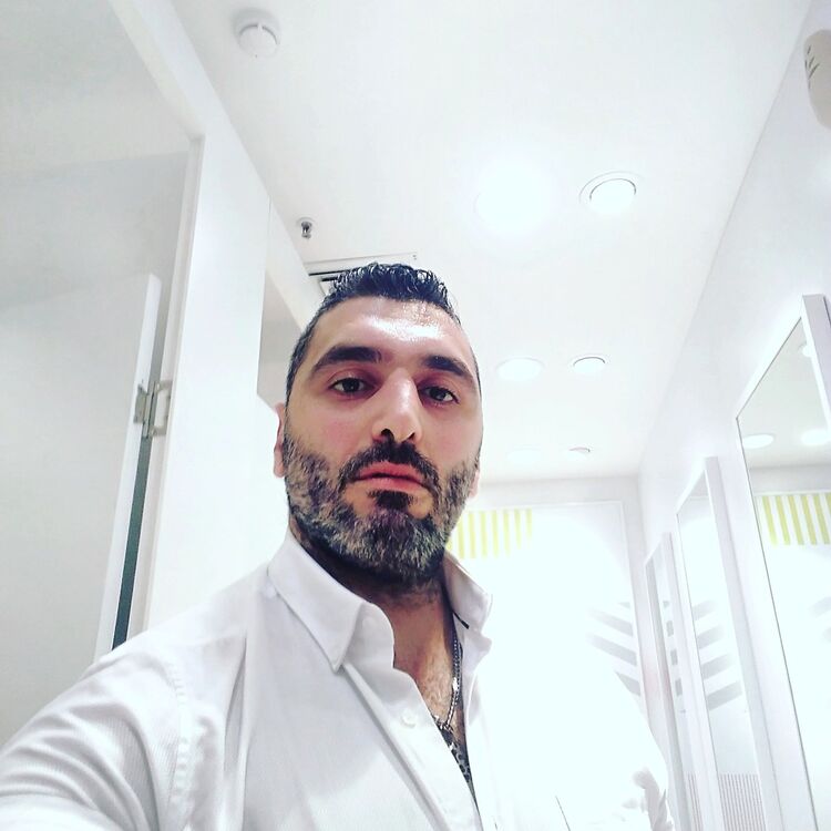  18592276  Zafer, 40 ,    