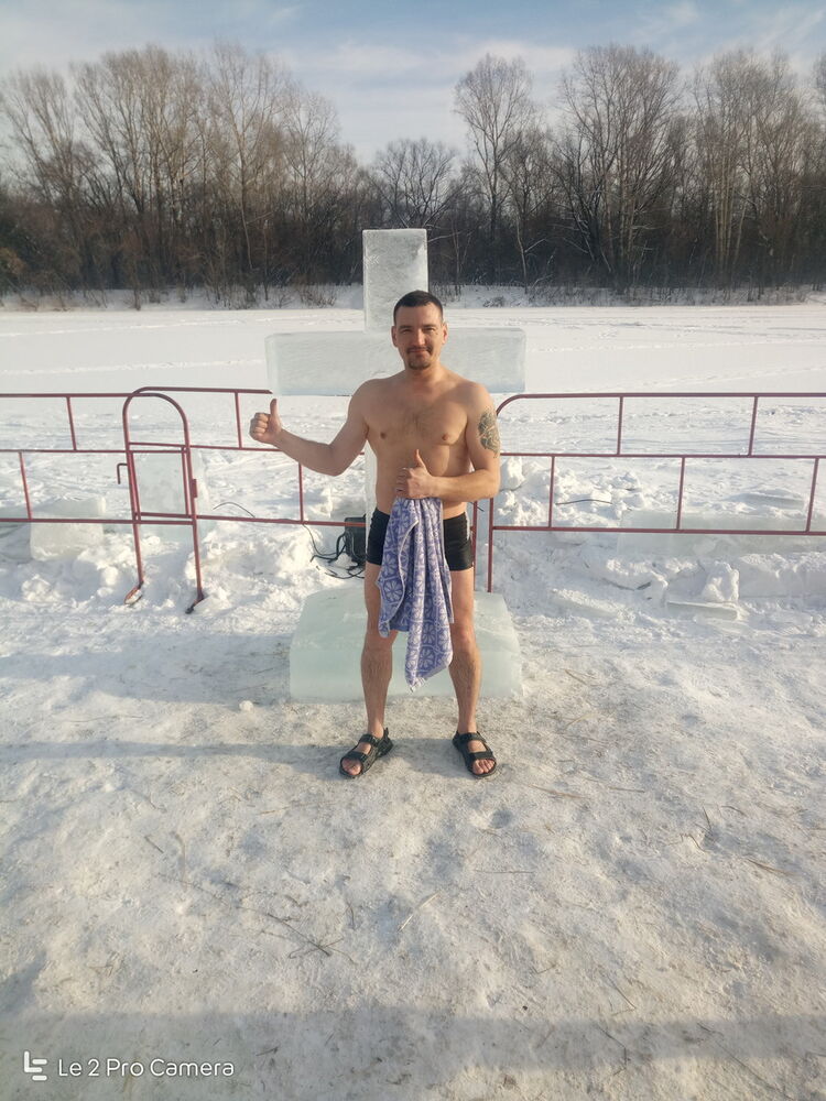  15040536  Evgenii, 44 ,    