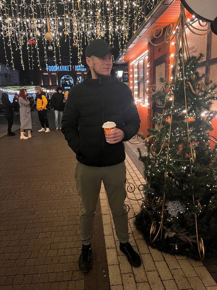 ,   Viktor, 29 ,   ,   