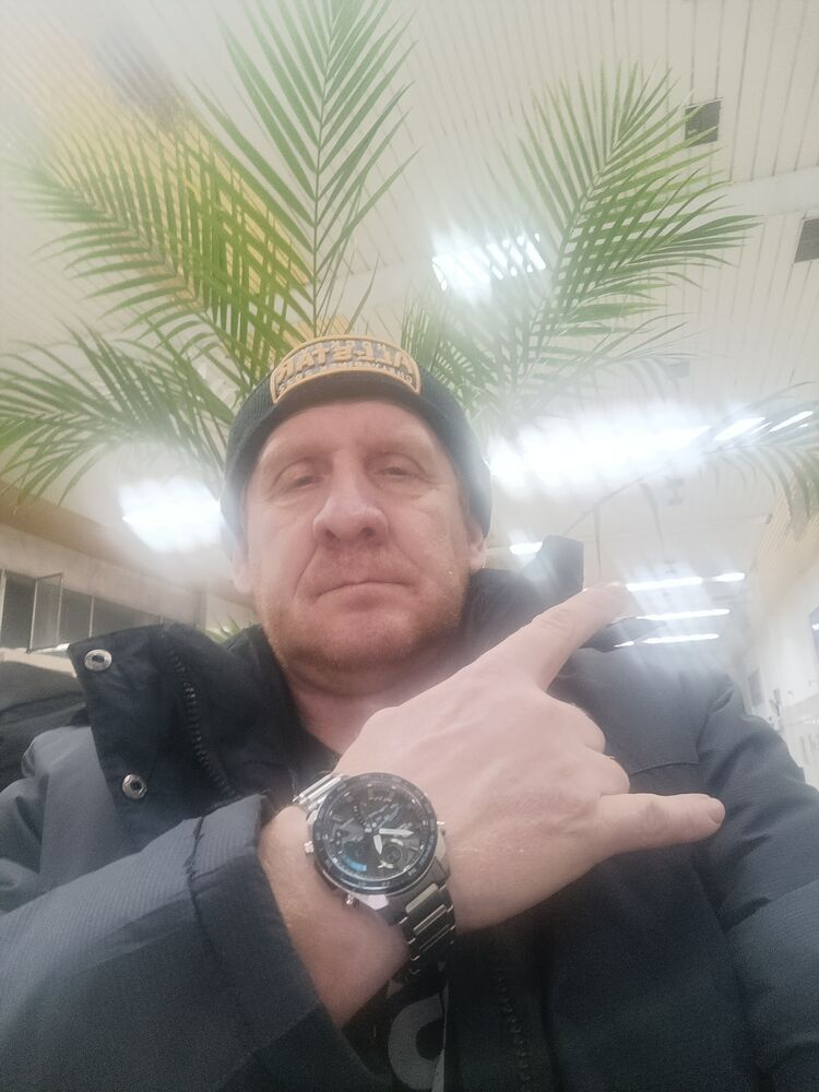  48748376  Viktor, 47 ,    