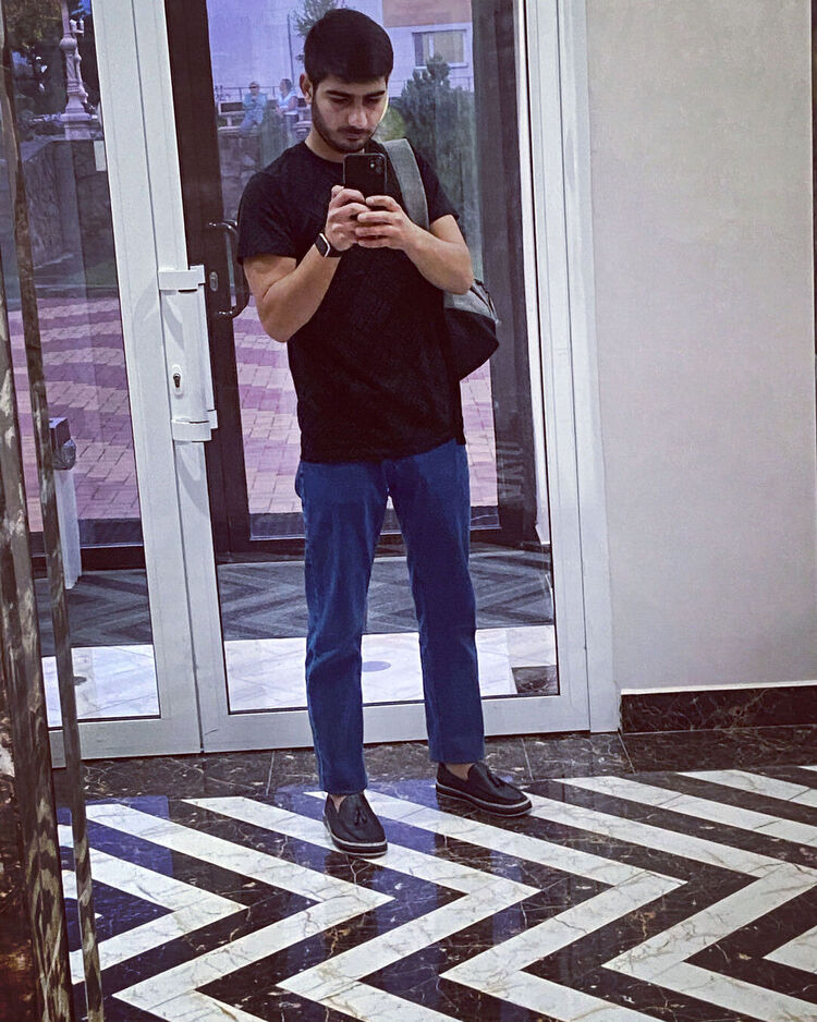  29578346  Roman, 29 ,    