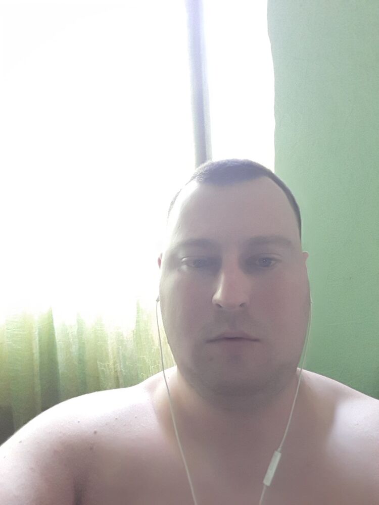  16882276  Pavel, 35 ,    