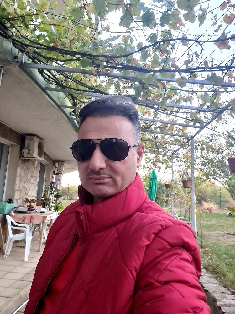  38900706  Basam, 46 ,    Aach