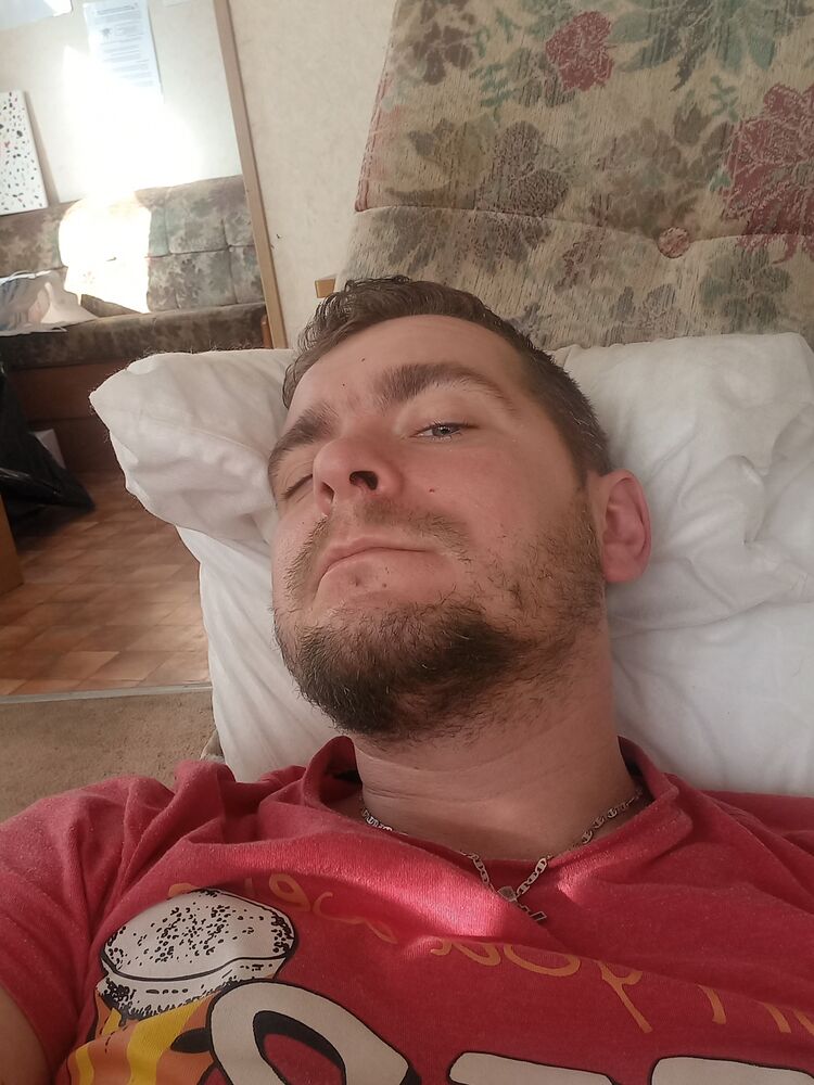  24407636  Viktor, 34 ,    Abbots Langley