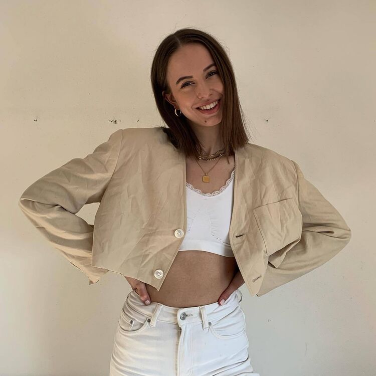  44360956  , 28 ,    -