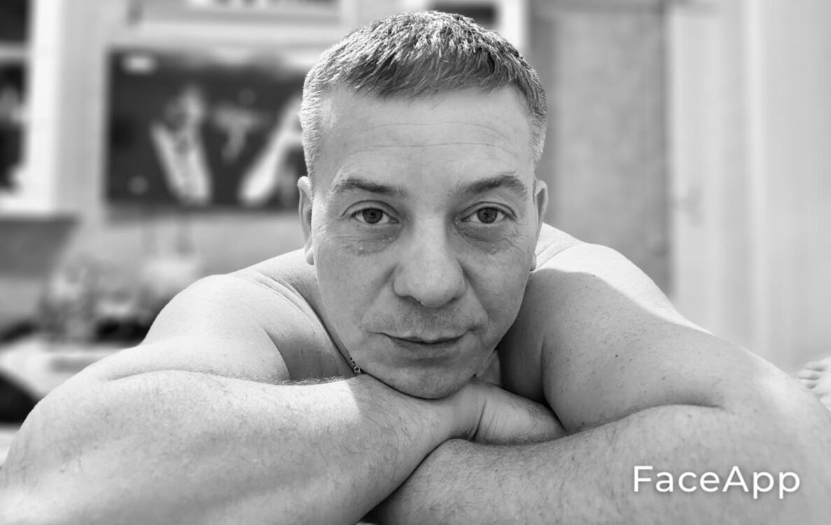  52885636  Denis, 44 ,    
