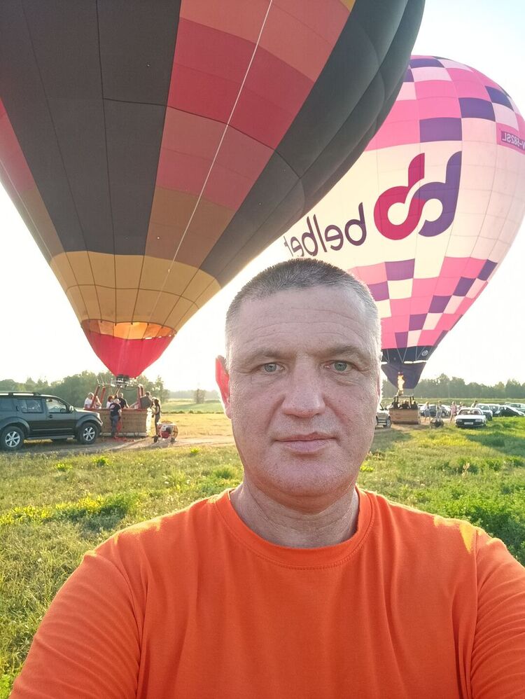  46740126  Vladimir, 52 ,    