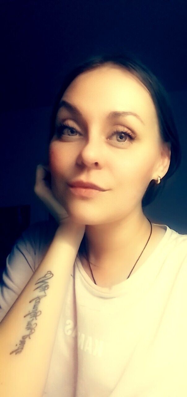  42220436  Kristina, 35 ,    