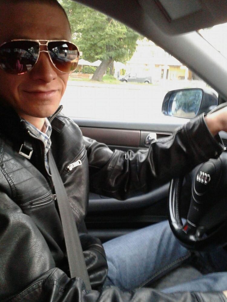  10518716  Andrei, 40 ,    