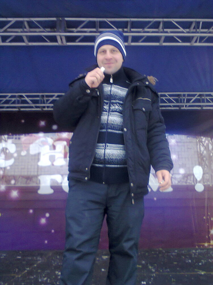  4107296  Maksim, 37 ,    