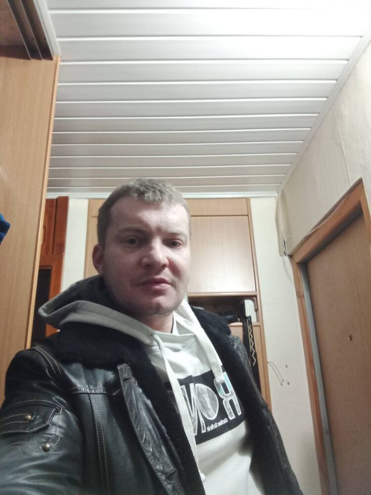  31413406  Kochura, 42 ,    