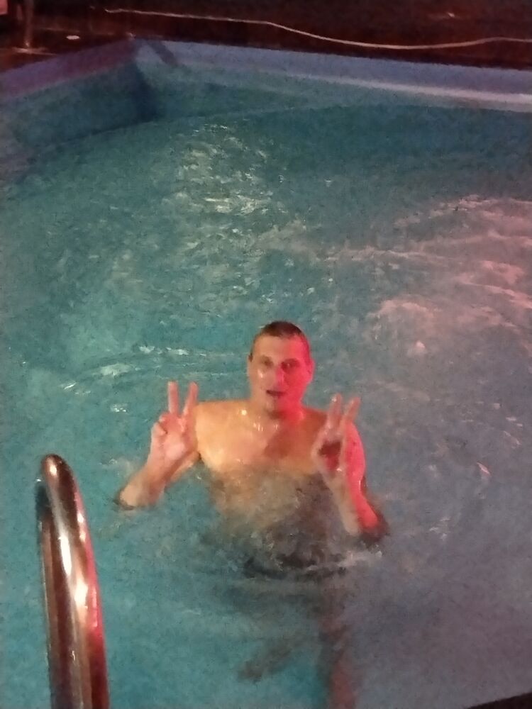  27270496  Alexander, 41 ,    