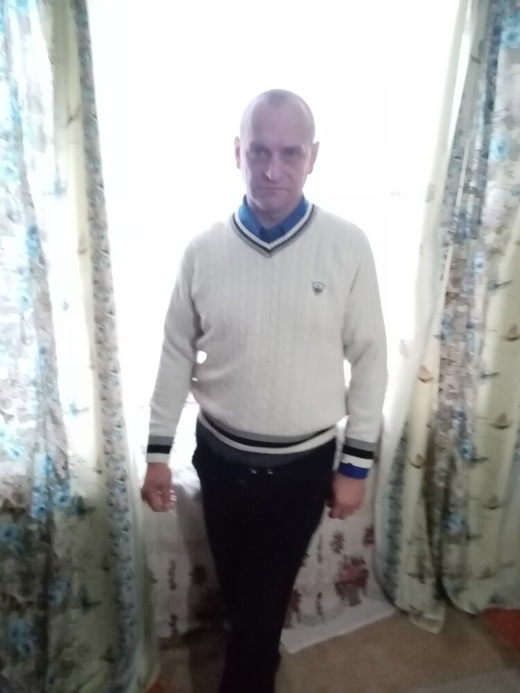  18297826  Viktor, 51 ,    