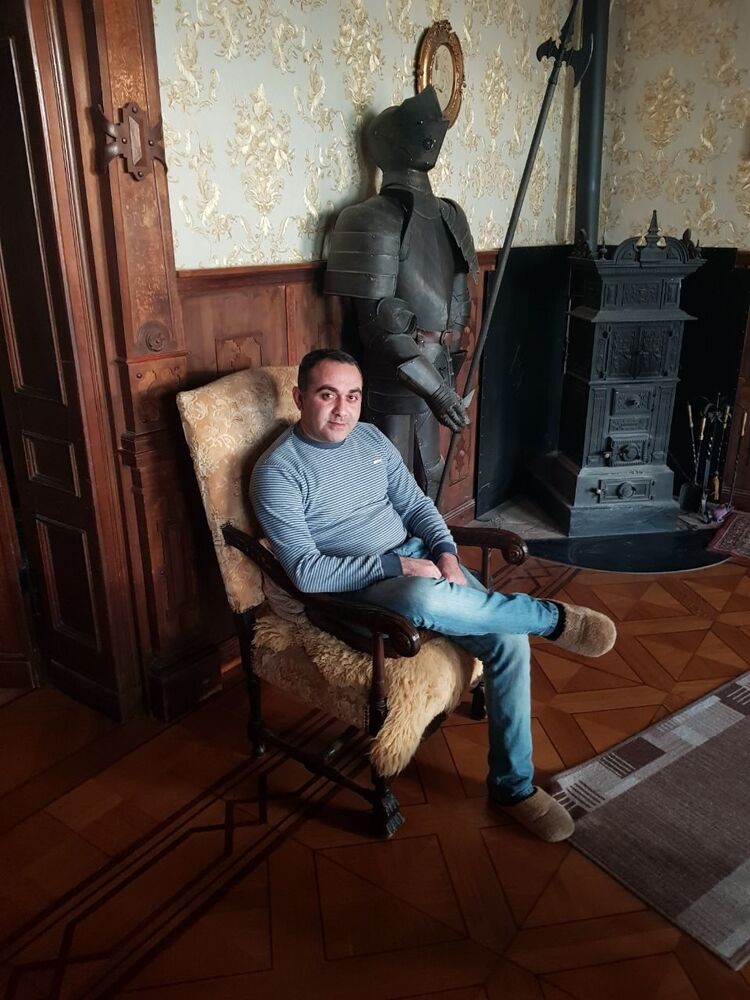  39879906  Zahib, 43 ,    