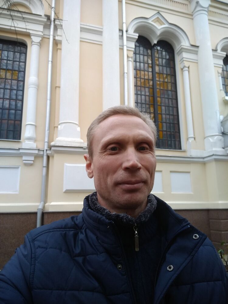  18864516  Vik, 52 ,    