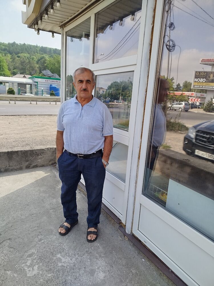 53125906  Makhir, 48 ,    