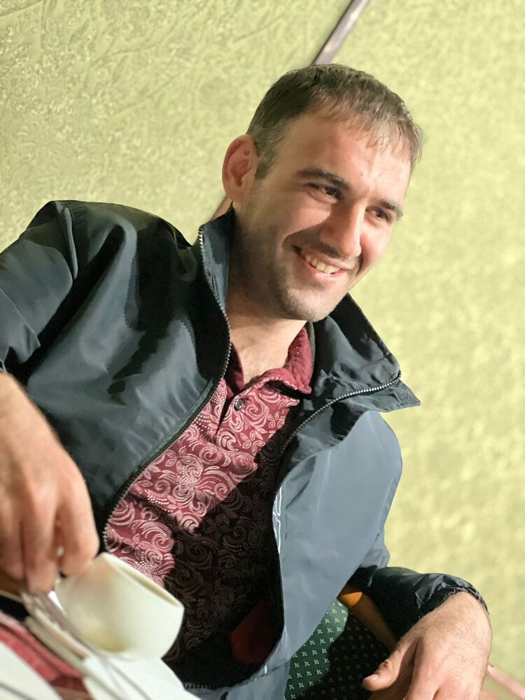  ,   Gevorg, 32 ,   ,   