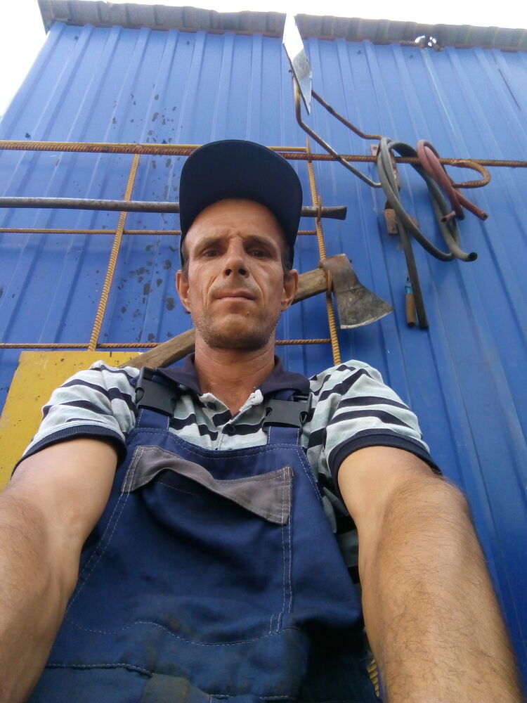  23730326  Sergei, 45 ,    